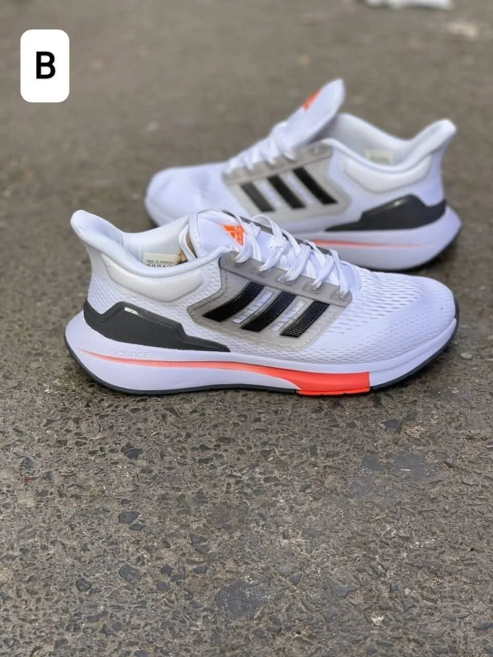 Chaussures de course Adidas EQ21